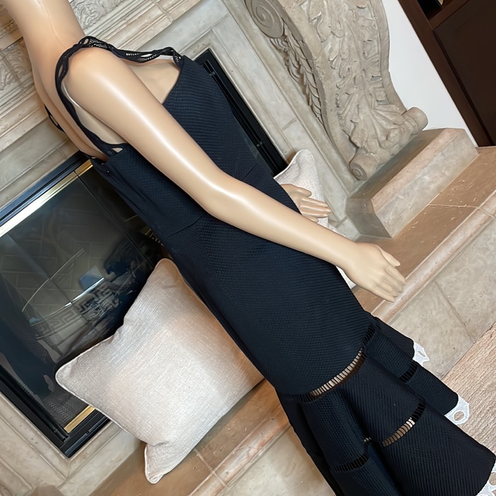 Black and white - Picture 4 of 7